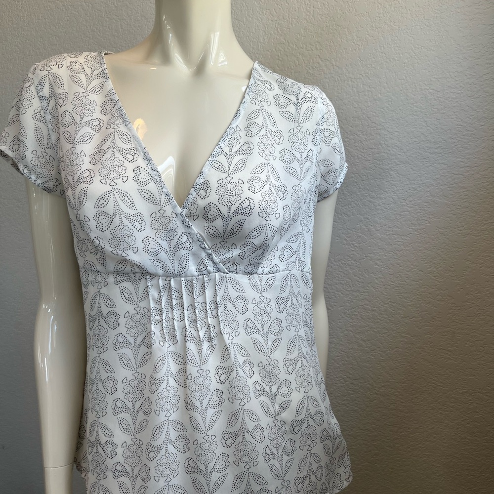 G.H. Bass & Co. White Gray Cap Sleeve Wrap Blouse